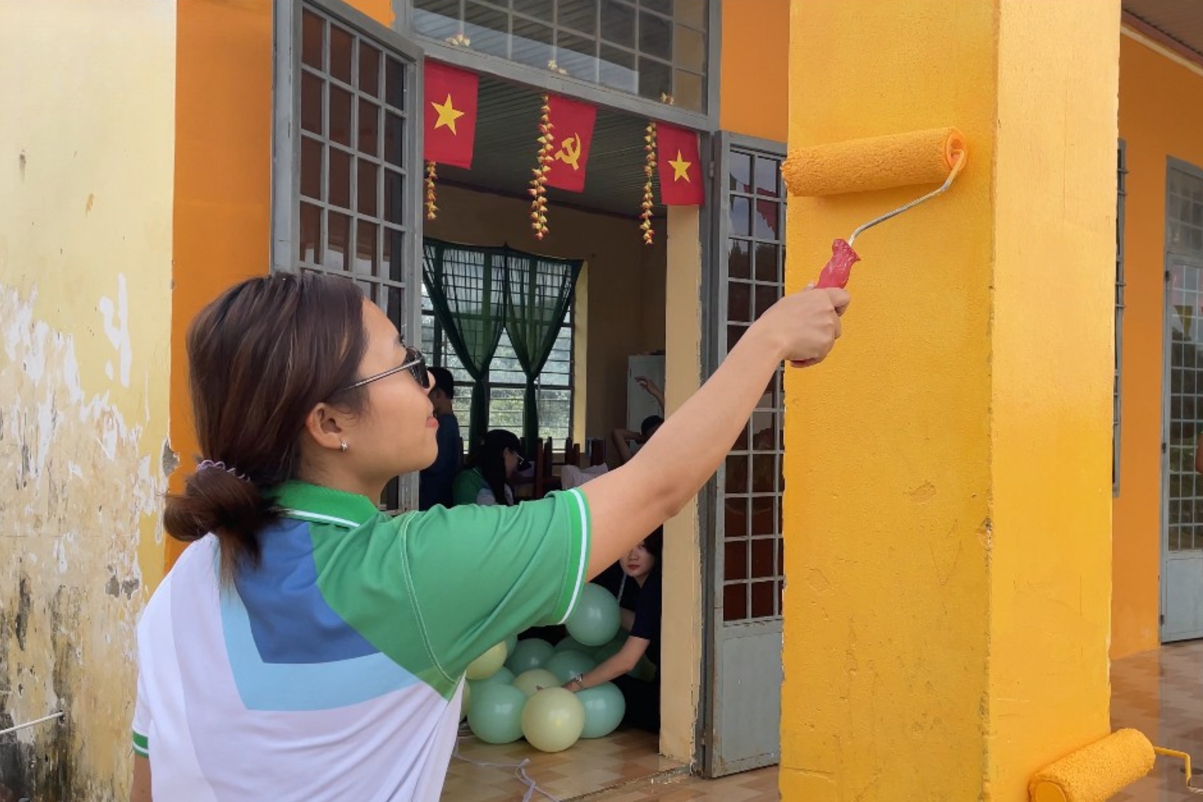 Happer Việt Nam sơn lại tường trường trong hoạt động “Cùng em đến trường 2025”, mang sắc áo mới tươi sáng và lan tỏa tinh thần vì cộng đồng đến các em học sinh.
