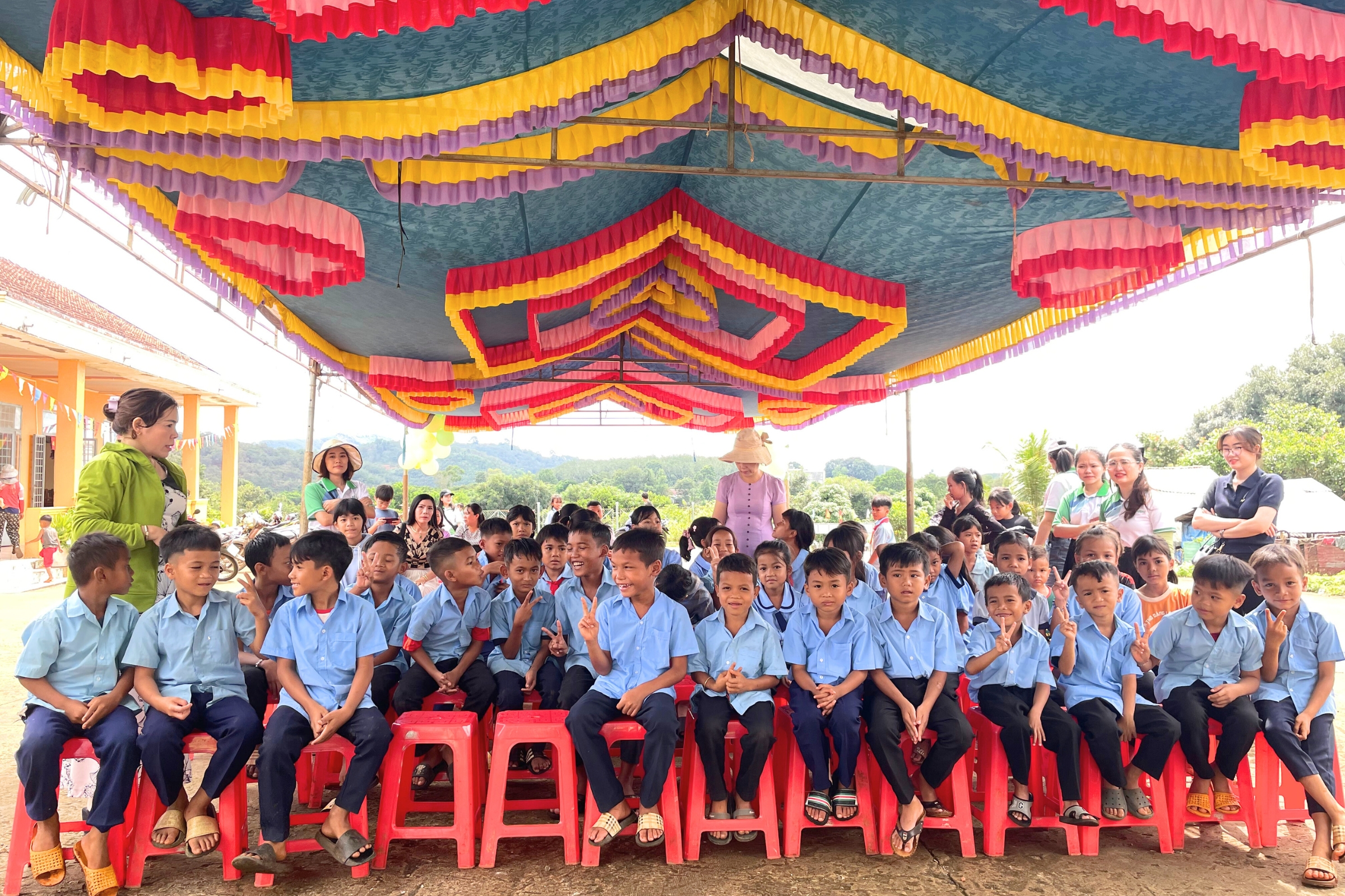 Học sinh trường Tiểu học Vườn Chuối tham dự chương trình “Cùng em đến trường 2025” do Happer Việt Nam tổ chức, trong không khí vui tươi và háo hức.