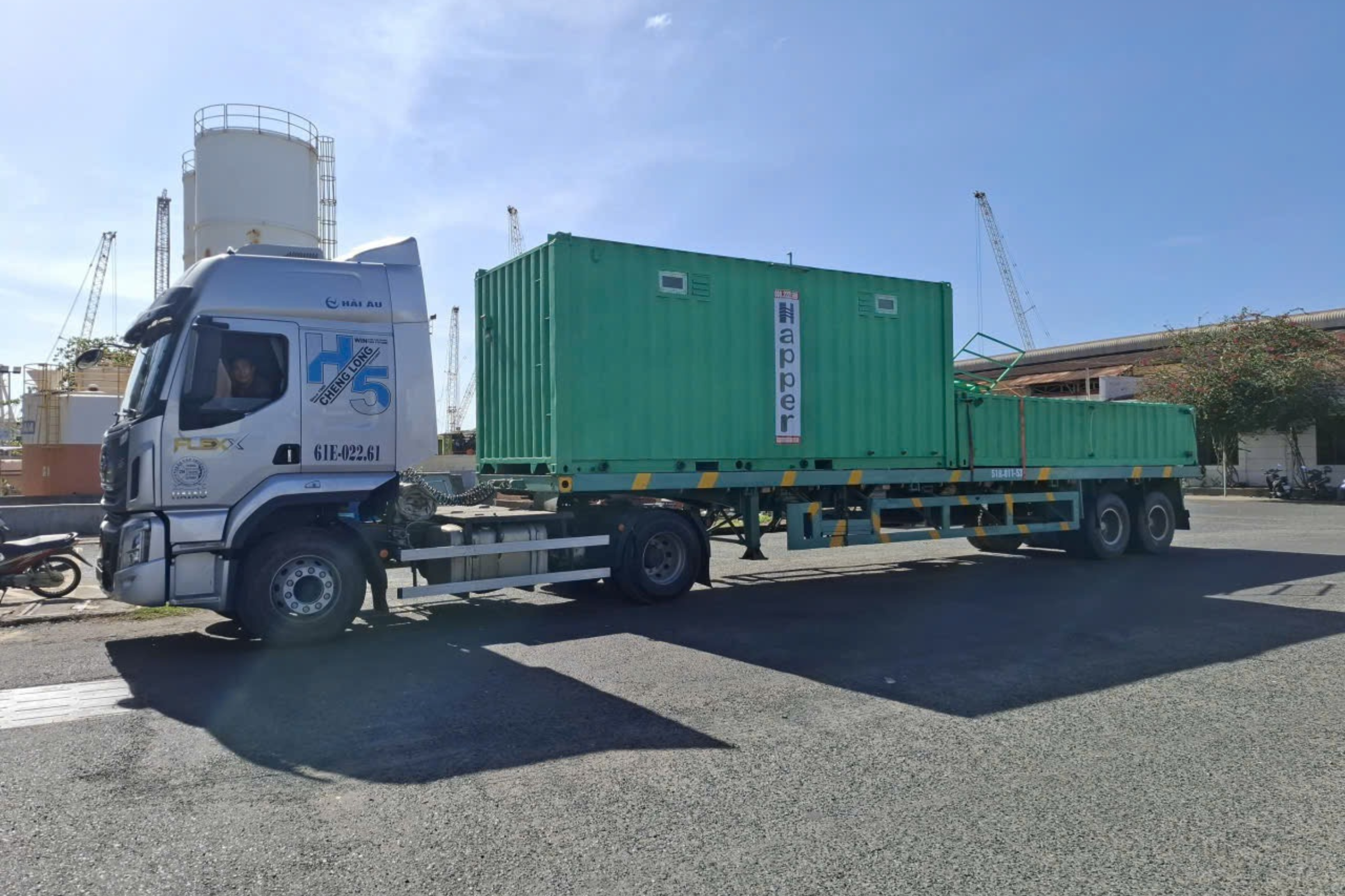 Vận chuyển container toilet chuyên dụng cho giàn khoan dầu khí