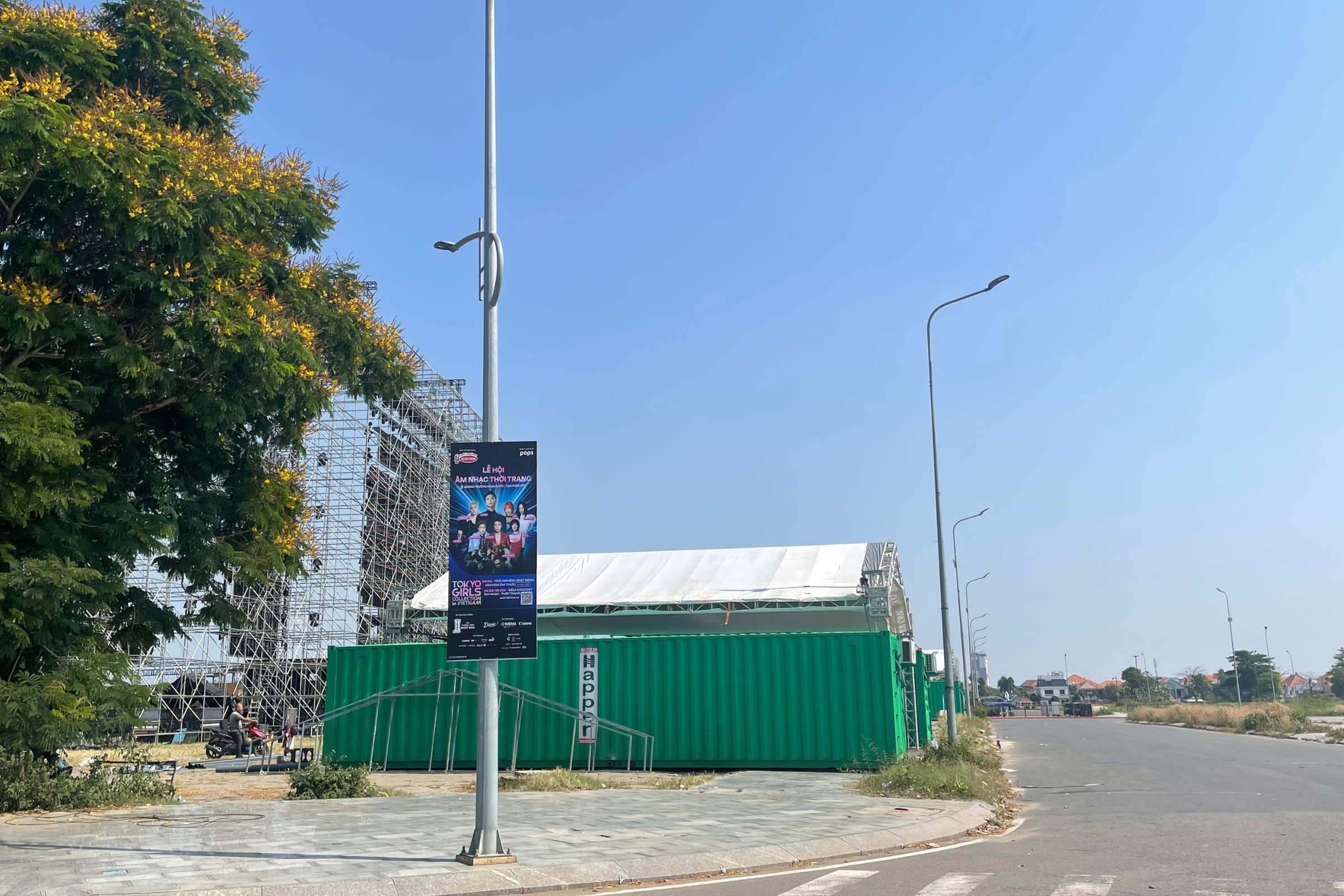 Container sự kiện Tokyo Girls Collection tại Việt Nam do Happer Việt Nam triển khai