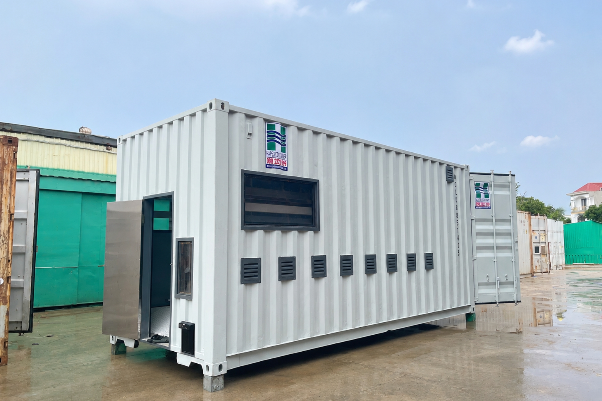 Tổng quan bên ngoài thiết bị nuôi gà chuyên dụng