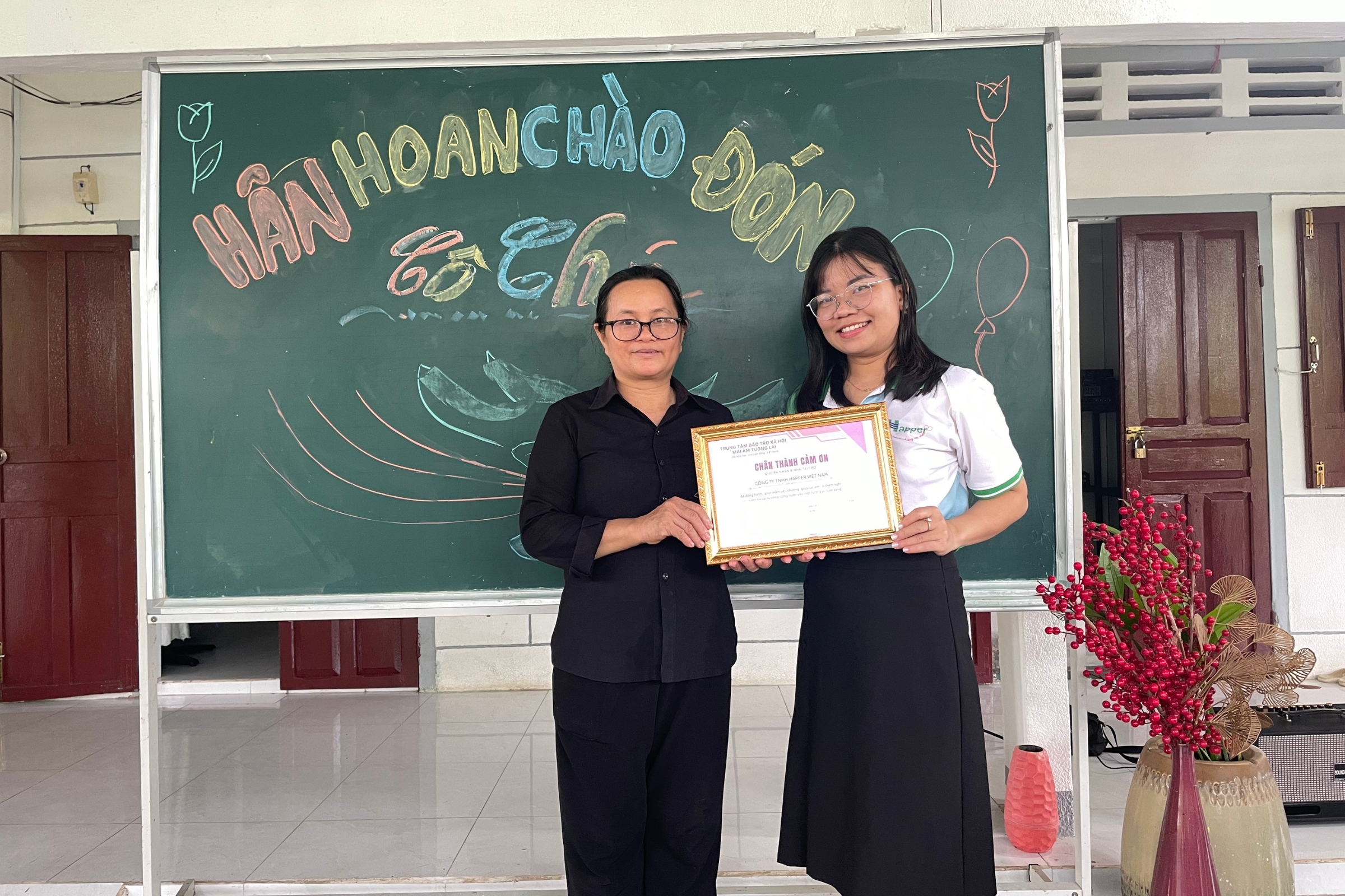 happer-viet-nam-trao-qua-thien-nguyen.jpg