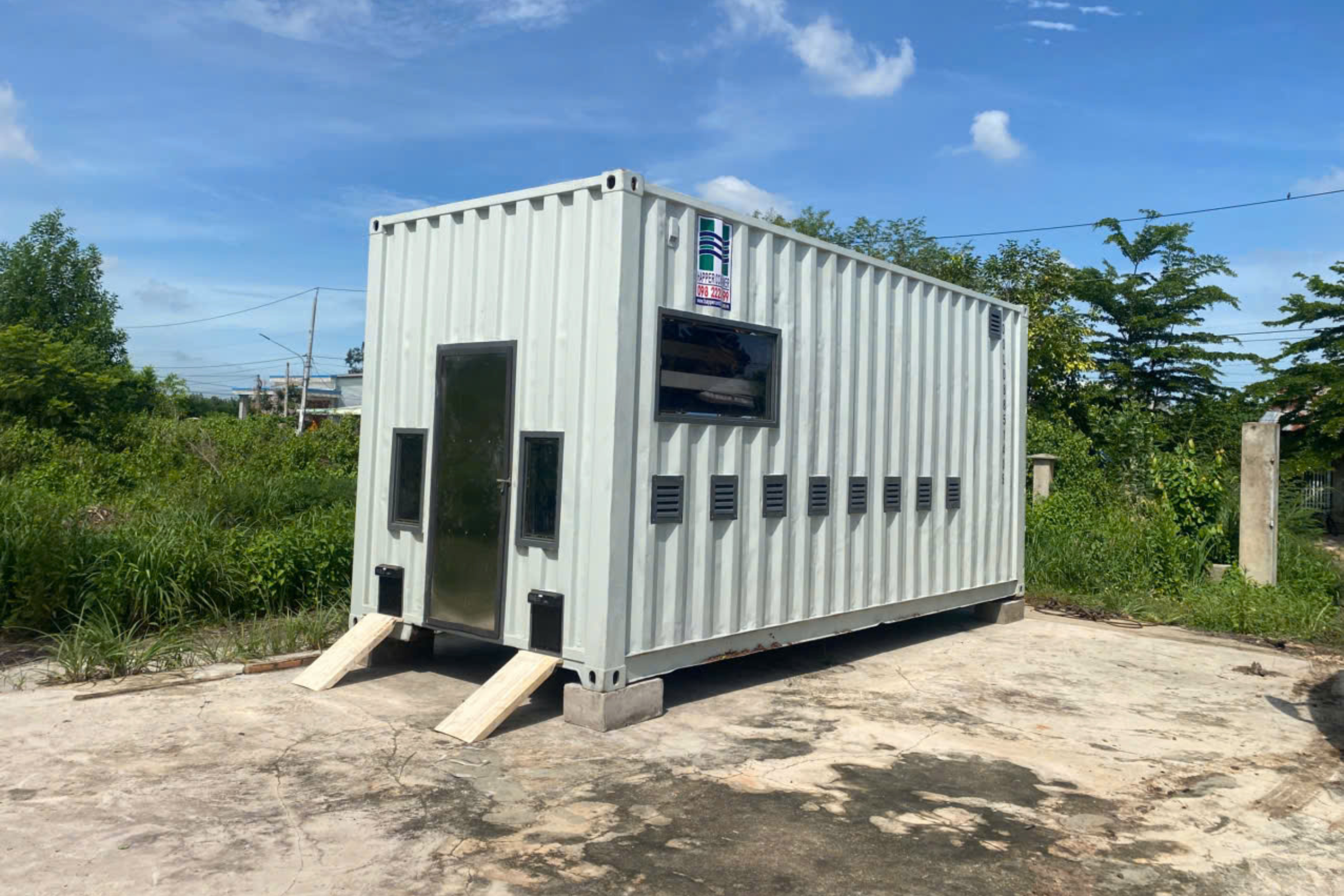 thiet-bi-nuoi-ga-chuyen-dung-container-20ft-hc.jpg